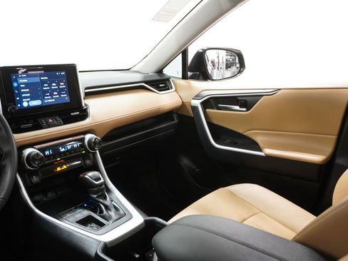 Used 2025 Toyota RAV4 XLE Premium image 17