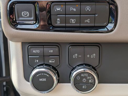 New 2026 GMC Yukon XL Denali w/ Sun & Power Step Package AWD/4WD image 16