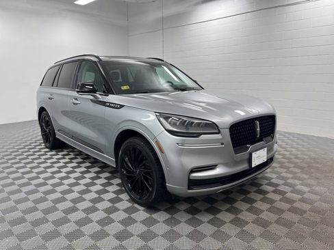 Used 2023 Lincoln Aviator Reserve w/ Equipment Group 201A image 1