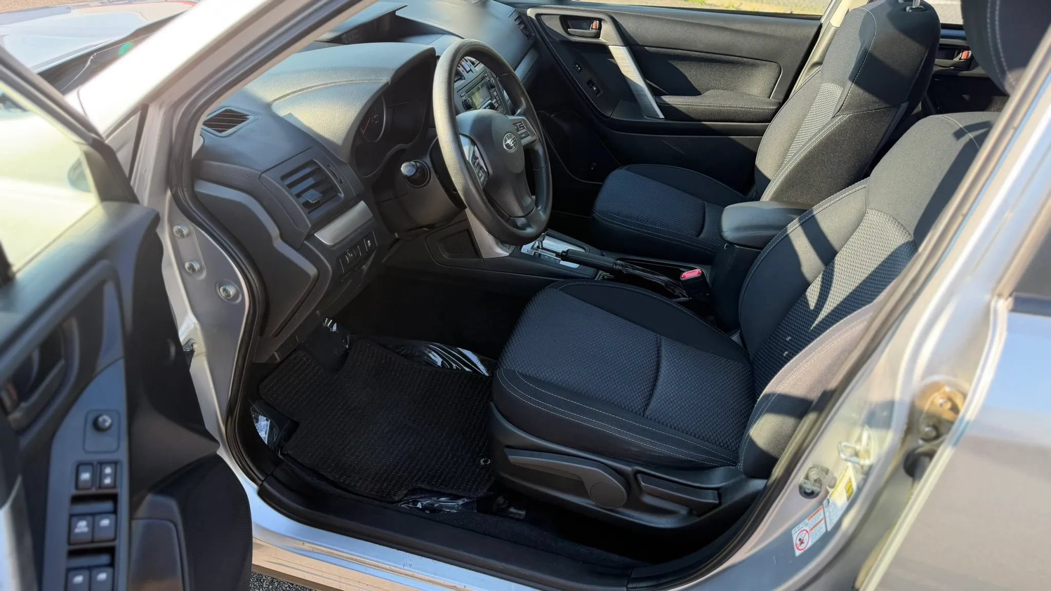 Used 2015 Subaru Forester 2.5i AWD/4WD image 10