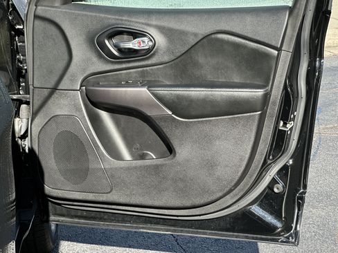 Used 2021 Jeep Cherokee Limited image 13