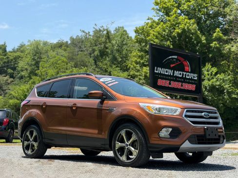 Used 2017 Ford Escape SE w/ Equipment Group 201A AWD/4WD image 1