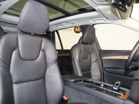 Used 2023 Volvo XC90 T8 Plus image 14