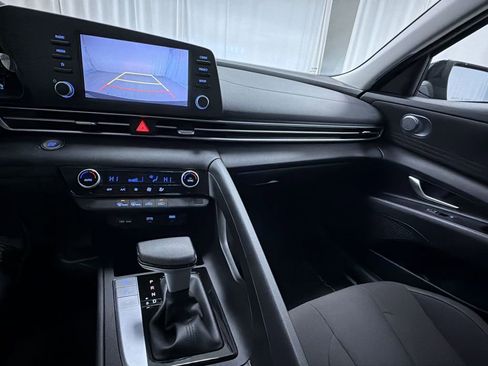 Used 2023 Hyundai Elantra SEL image 14