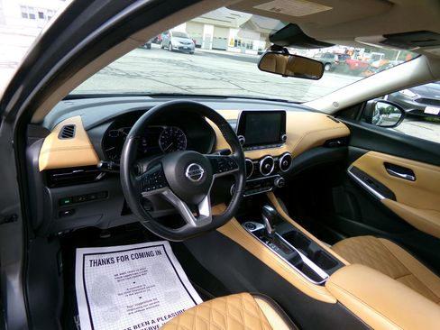 Used 2020 Nissan Sentra SV w/ SV Premium Package image 16