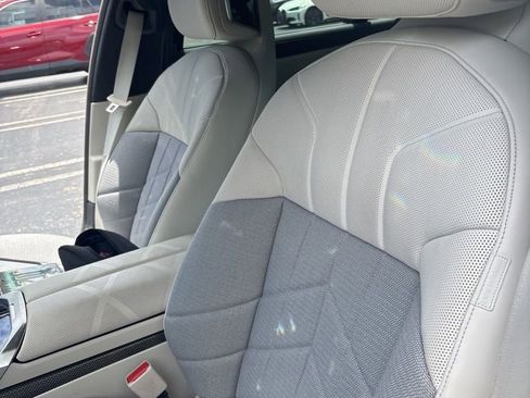 Used 2024 BMW i7 M70 AWD/4WD image 3
