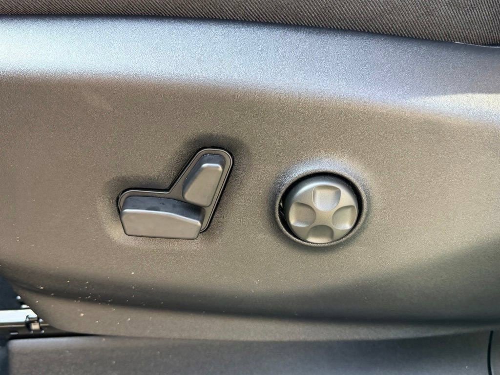 New 2026 Chrysler Pacifica Select w/ S Appearance Package FWD image 17
