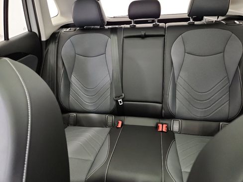 New 2025 Volkswagen Tiguan SE image 30