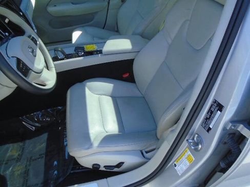 Used 2025 Volvo S60 B5 Core image 10