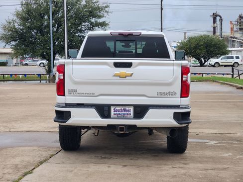 Used 2022 Chevrolet Silverado 2500 High Country w/ Z71 Off-Road Package image 3