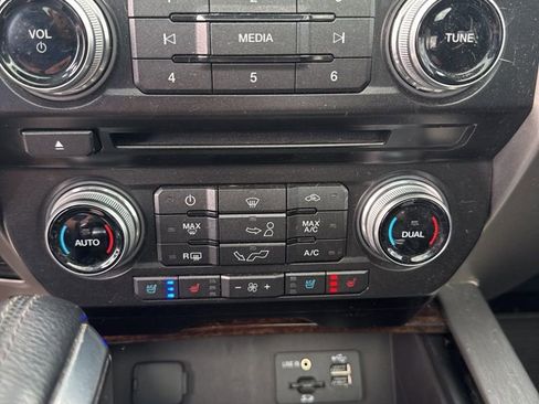 Used 2015 Ford F150 Platinum w/ Equipment Group 701A Luxury image 11