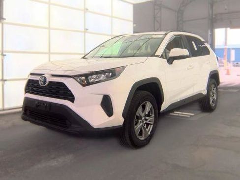 Used 2022 Toyota RAV4 LE AWD/4WD image 2