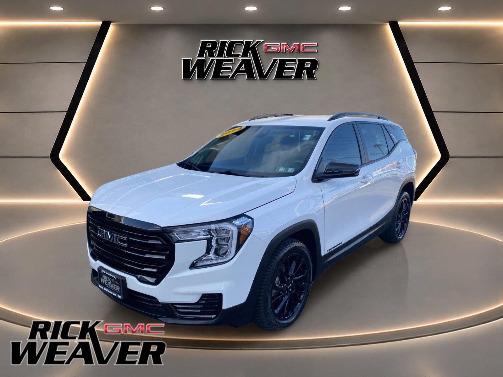 Used 2024 GMC Terrain SLE w/ Driver Convenience Package AWD/4WD image 1