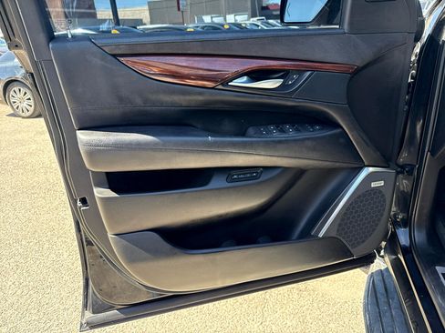 Used 2015 Cadillac Escalade Luxury image 15