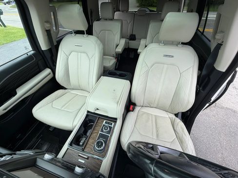 Used 2018 Ford Expedition Platinum AWD/4WD image 14