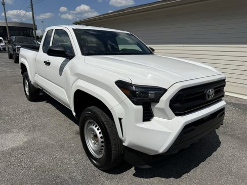 Used 2025 Toyota Tacoma SR RWD image 20