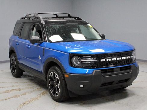 Certified 2025 Ford Bronco Sport Outer Banks w/ Outer Banks Tech Package+ AWD/4WD image 1