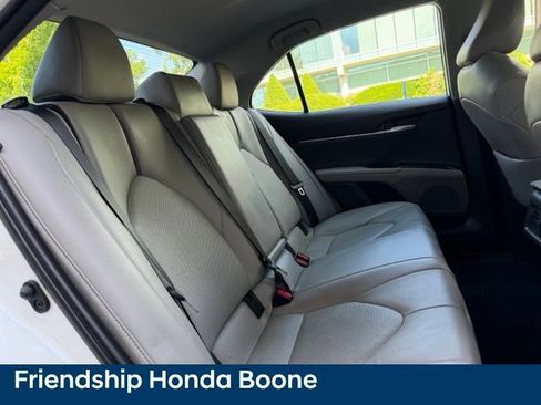 Used 2022 Toyota Camry XLE FWD image 39