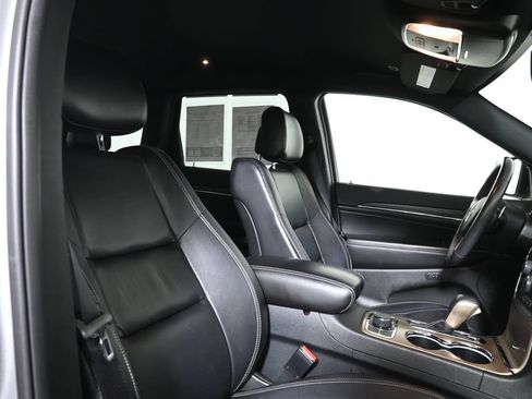 Used 2017 Jeep Grand Cherokee Limited AWD/4WD image 34
