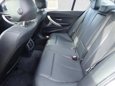 Used 2017 BMW 320i xDrive Sedan AWD/4WD image 7