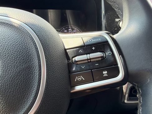 Used 2022 Kia Sorento EX w/ Panoramic Sunroof Package FWD image 9