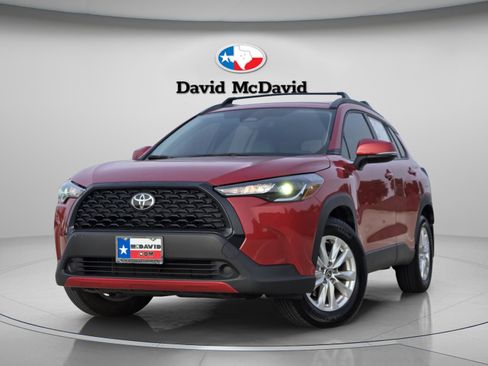 Used 2024 Toyota Corolla Cross LE FWD image 1