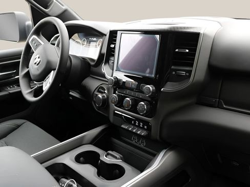 New 2026 RAM 1500 4x4 Crew Cab image 18