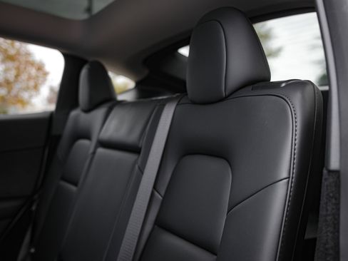 Used 2024 Tesla Model Y Long Range image 28