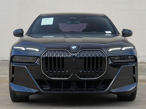 Used 2024 BMW 740i w/ Premium Package 2 RWD image 7