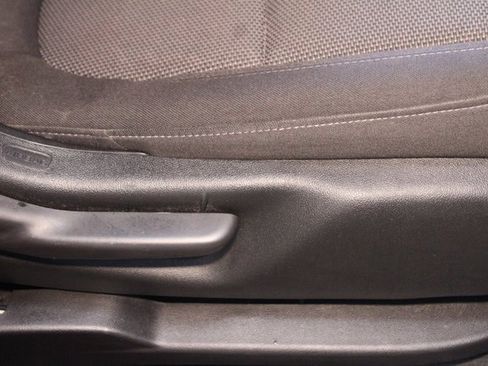 Used 2022 Chevrolet Traverse LT image 12