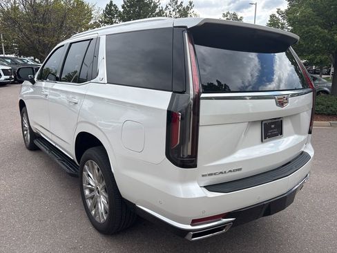 Certified 2022 Cadillac Escalade Premium Luxury AWD/4WD image 3
