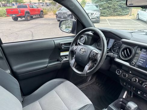 Used 2020 Toyota Tacoma TRD Off-Road w/ Technology Package AWD/4WD image 18