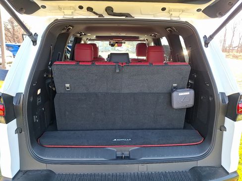 Used 2024 Lexus LX 600 F Sport image 31