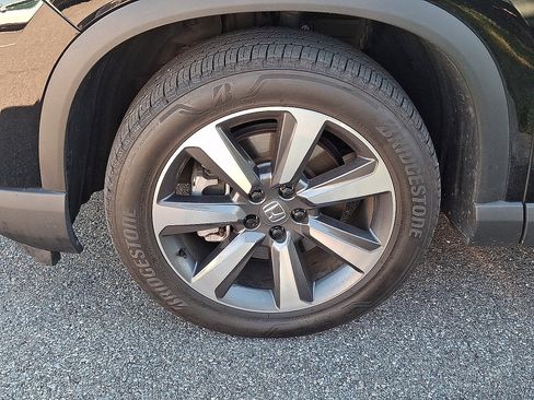 Used 2025 Honda Pilot Elite image 4