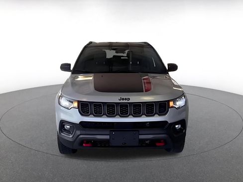 Used 2025 Jeep Compass Trailhawk w/ Trailer Tow Group AWD/4WD image 8