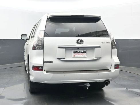 Used 2022 Lexus GX 460 Luxury w/ Accessory Package image 4