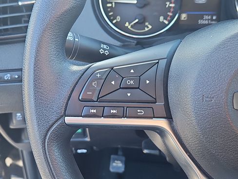 Used 2021 Nissan Rogue Sport S image 11