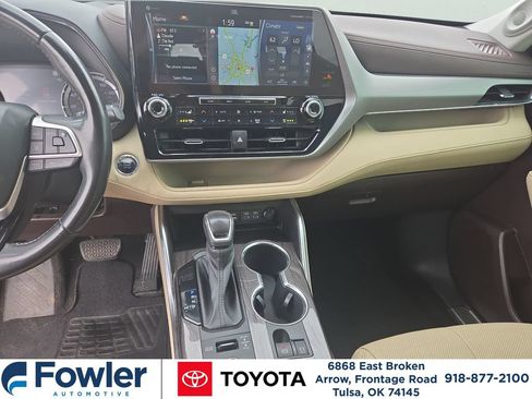 Used 2022 Toyota Highlander Platinum AWD/4WD image 23