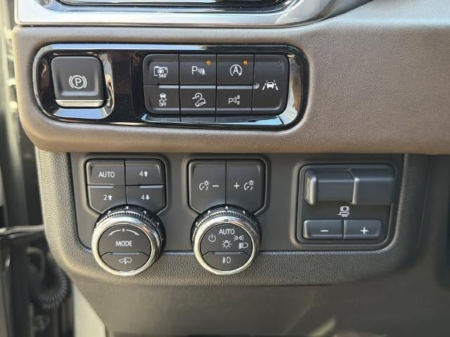 Used 2025 GMC Yukon Denali Ultimate AWD/4WD image 40