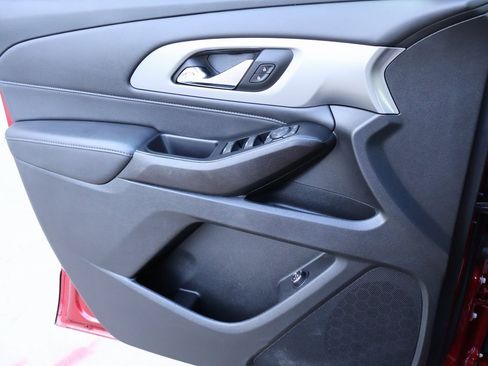 Used 2023 Chevrolet Traverse LT image 39