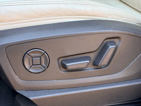 Used 2019 Audi e-tron Premium Plus image 7