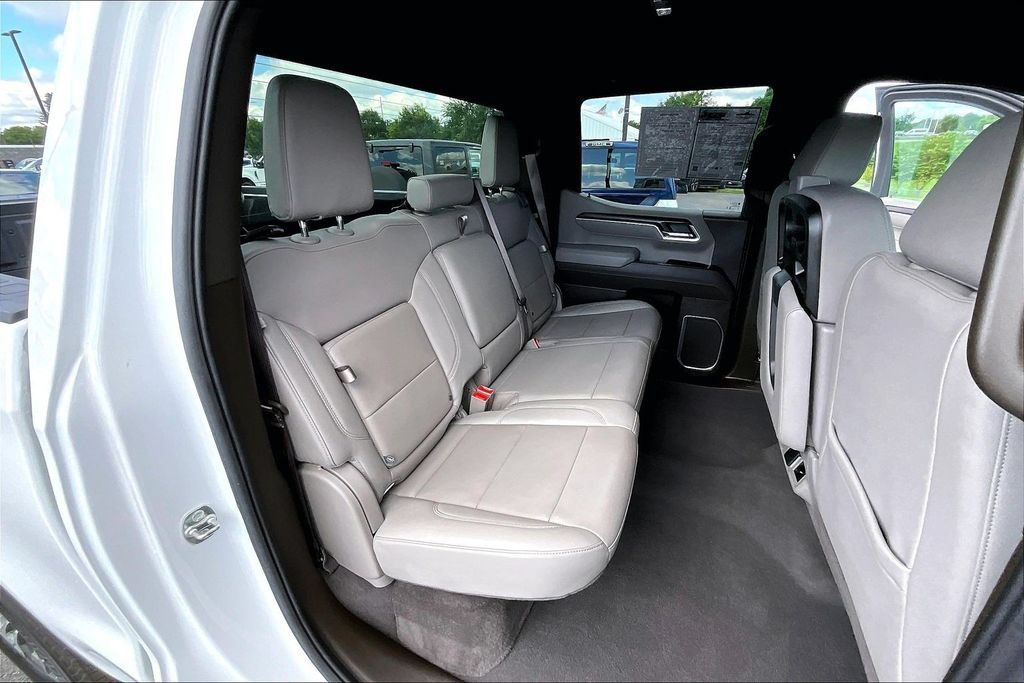 Used 2025 GMC Sierra 1500 SLT AWD/4WD image 28