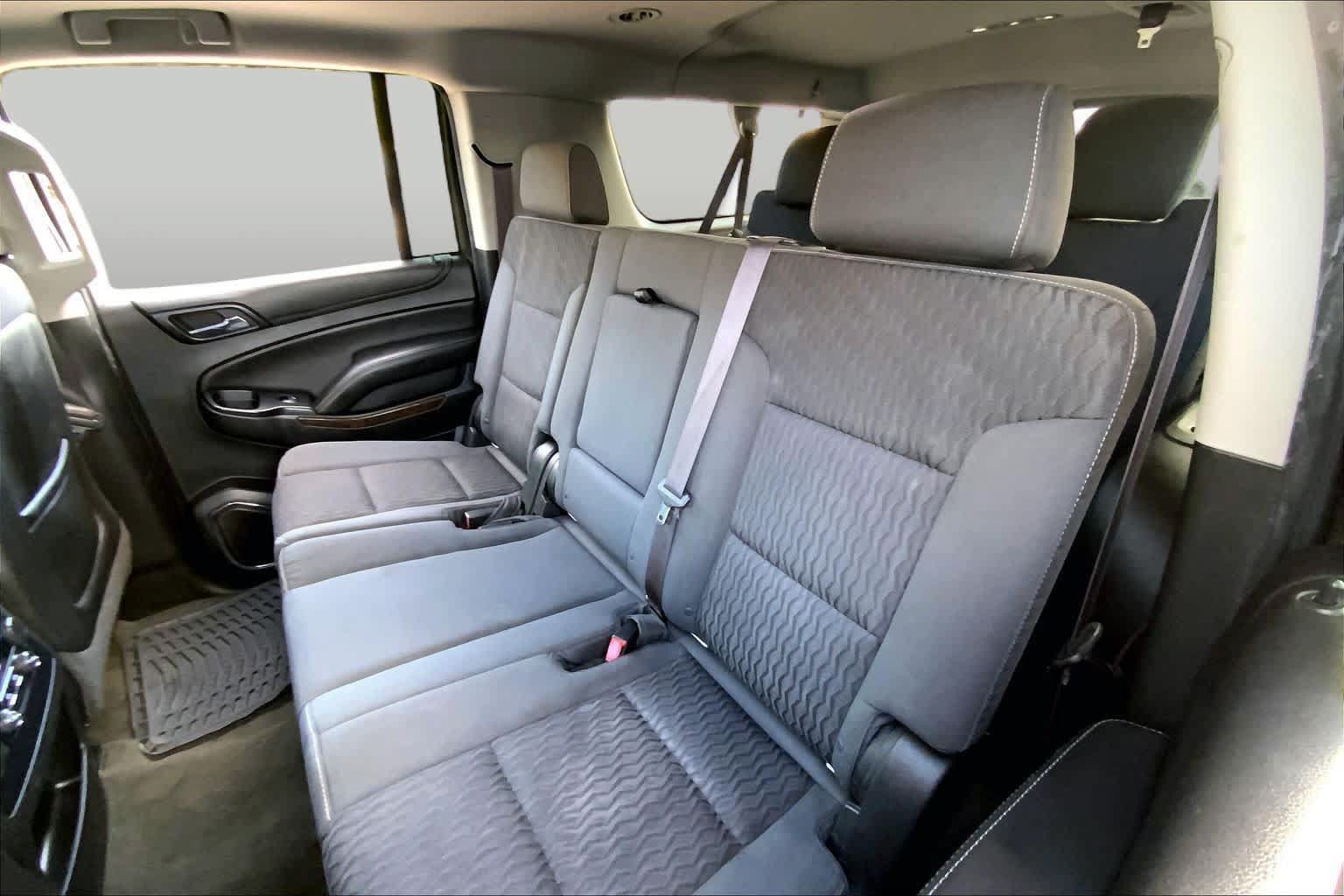 Used 2015 Chevrolet Suburban LS RWD image 20