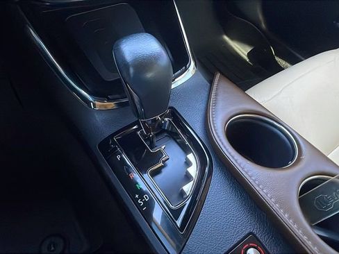 Used 2017 Toyota Avalon XLE Premium image 28