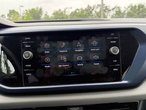 Used 2023 Volkswagen Taos SE w/ Panoramic Sunroof Package image 24