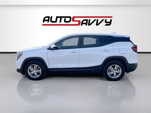 Used 2024 GMC Terrain SLE w/ LPO, Floor Liner Package image 4