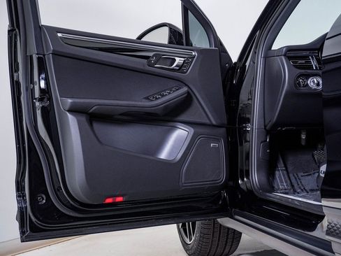 Certified 2025 Porsche Macan S w/ Premium Package Plus image 25