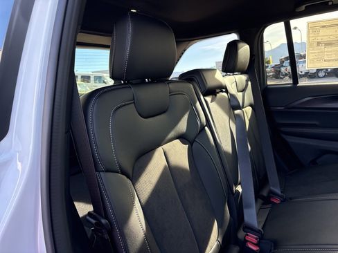 New 2025 Jeep Grand Cherokee Altitude image 22