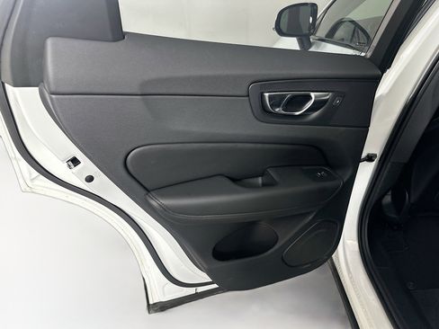 Used 2025 Volvo XC60 B5 Plus image 26