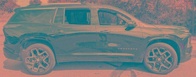 Used 2025 Chevrolet Traverse High Country FWD image 2